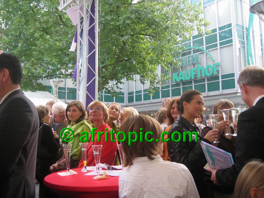 ../Images/Krefeld-Strssenmodenschau-2005 138.jpg